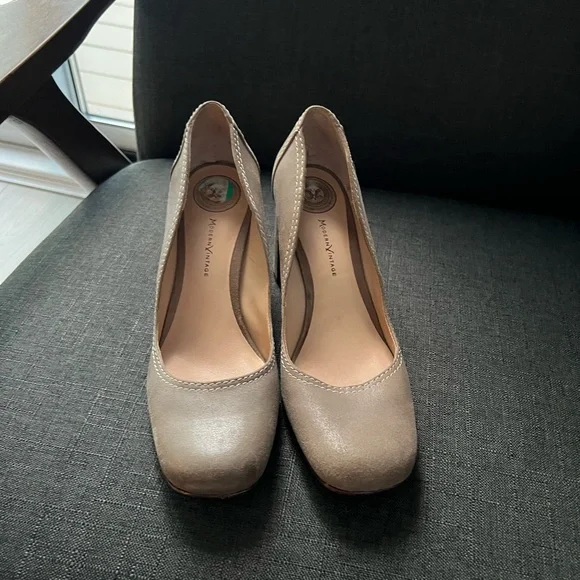 Tan Block Heel Pumps with Rounded Toe - Picture 4 of 5